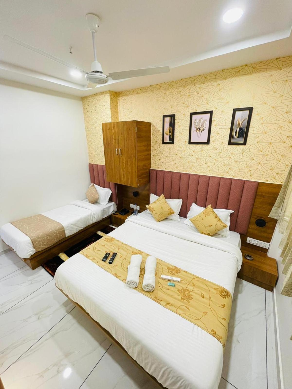 Hotel Avenue Sky Ahmedabad Esterno foto