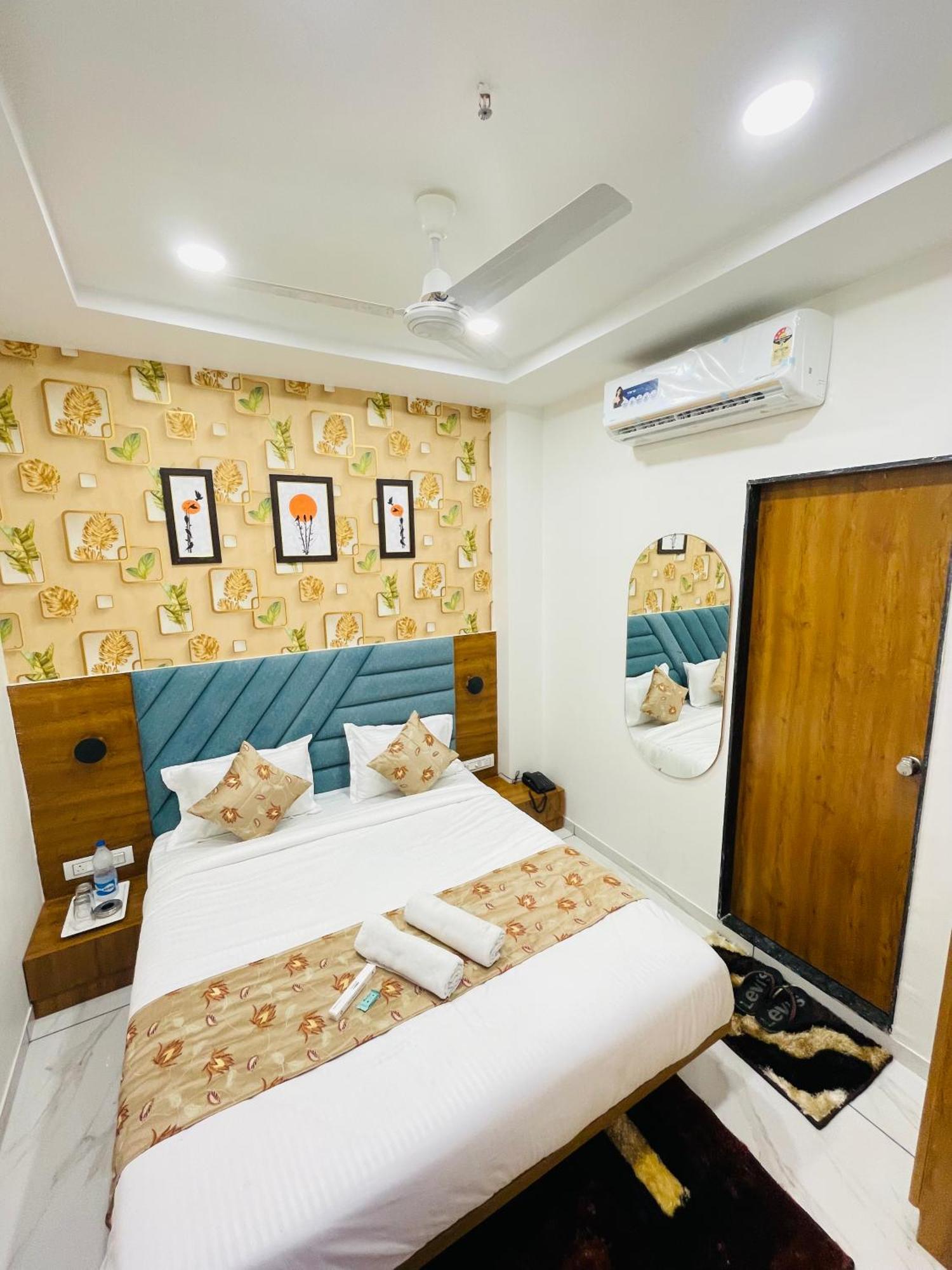 Hotel Avenue Sky Ahmedabad Esterno foto