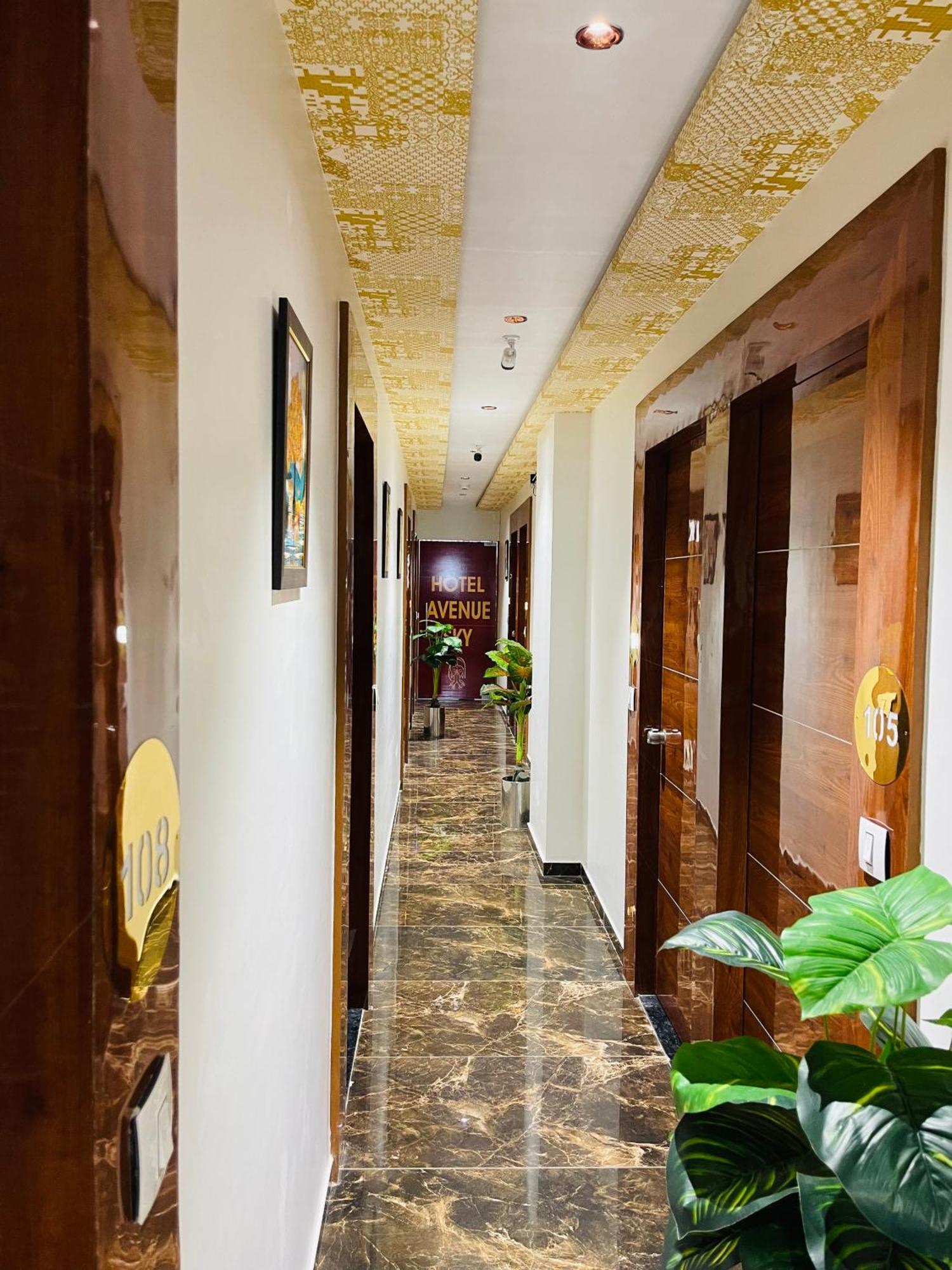 Hotel Avenue Sky Ahmedabad Esterno foto