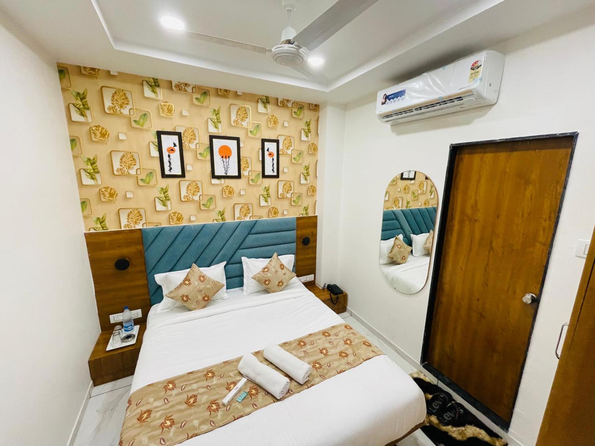 Hotel Avenue Sky Ahmedabad Esterno foto