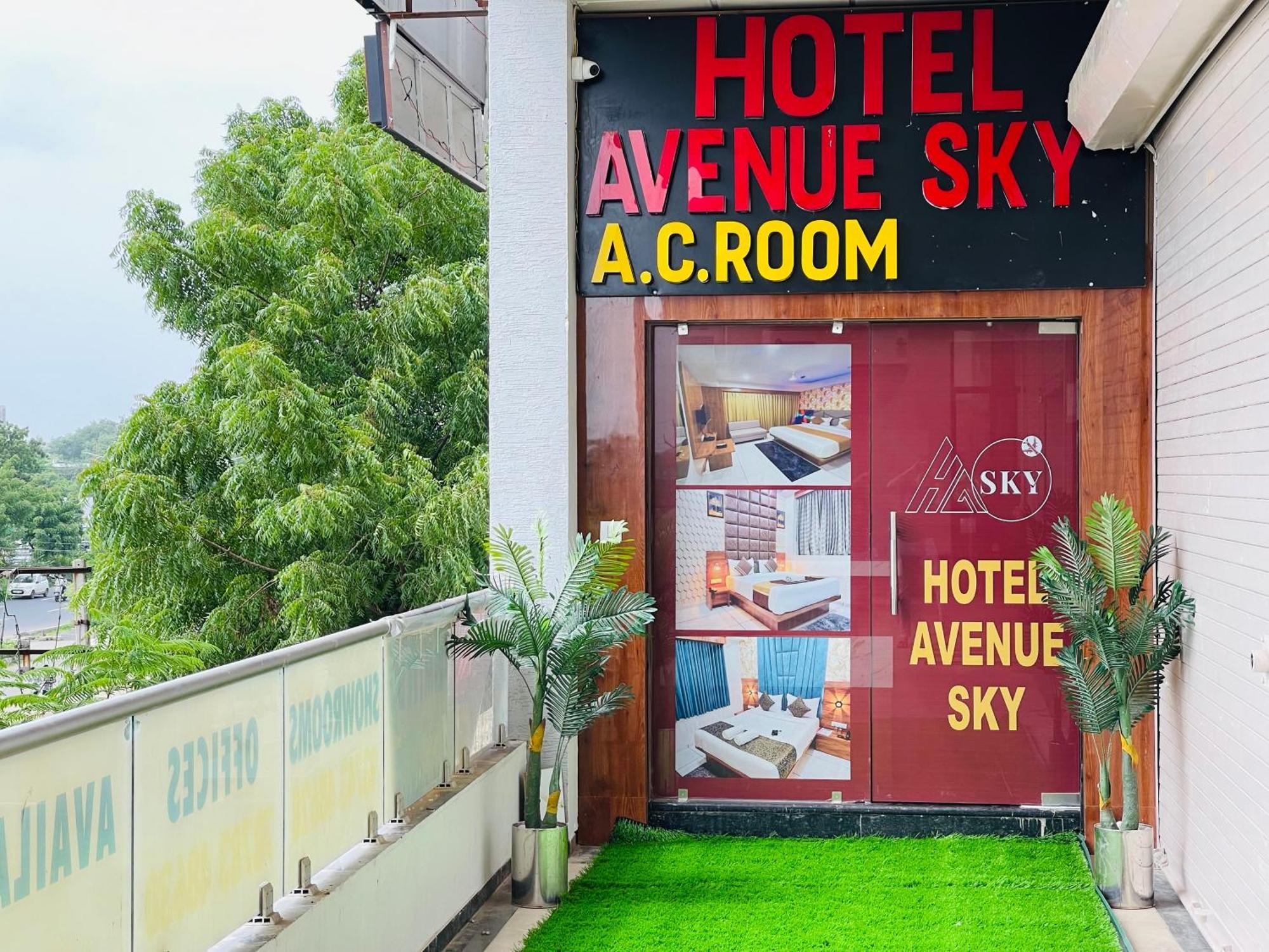 Hotel Avenue Sky Ahmedabad Esterno foto