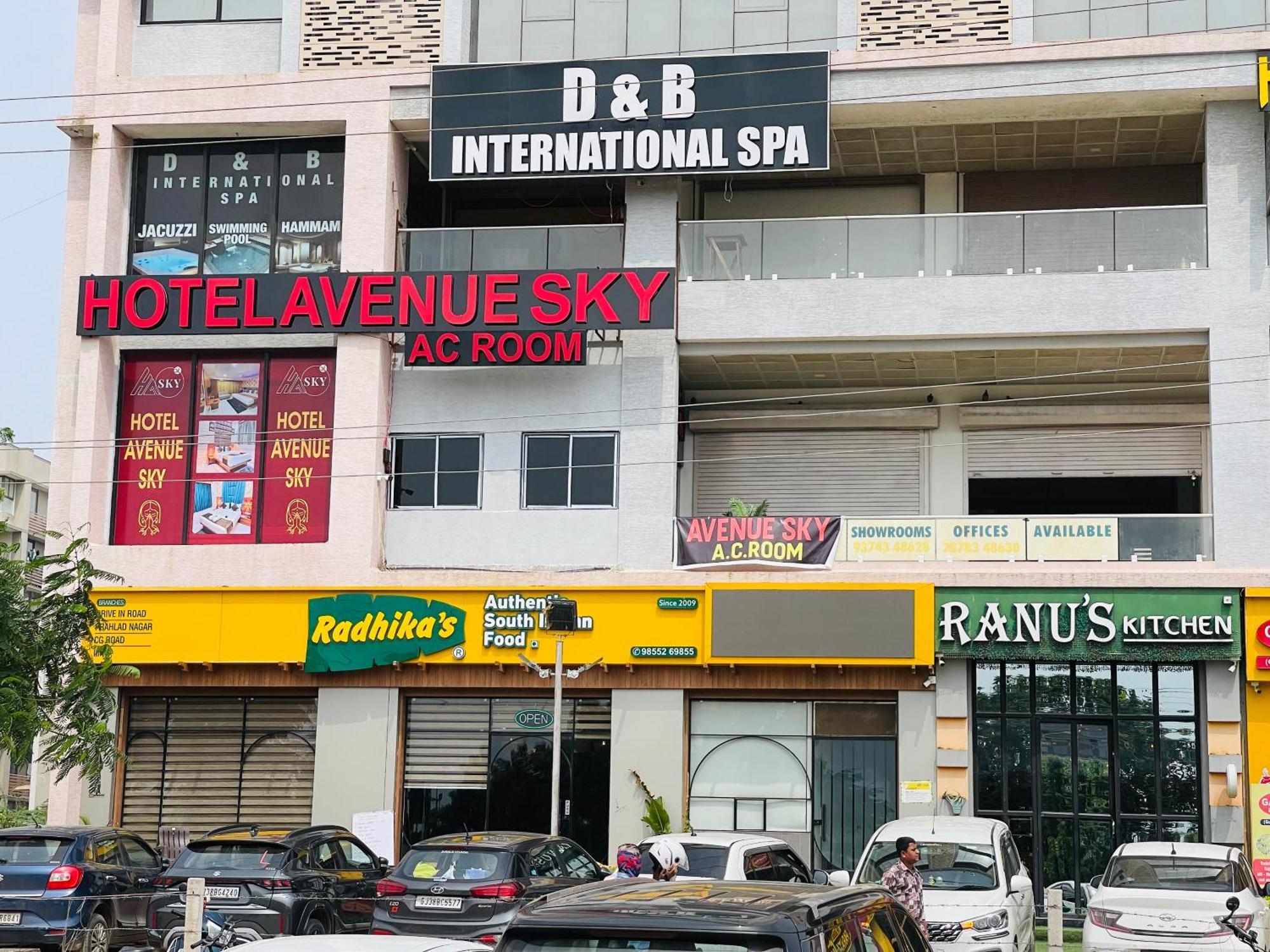 Hotel Avenue Sky Ahmedabad Esterno foto